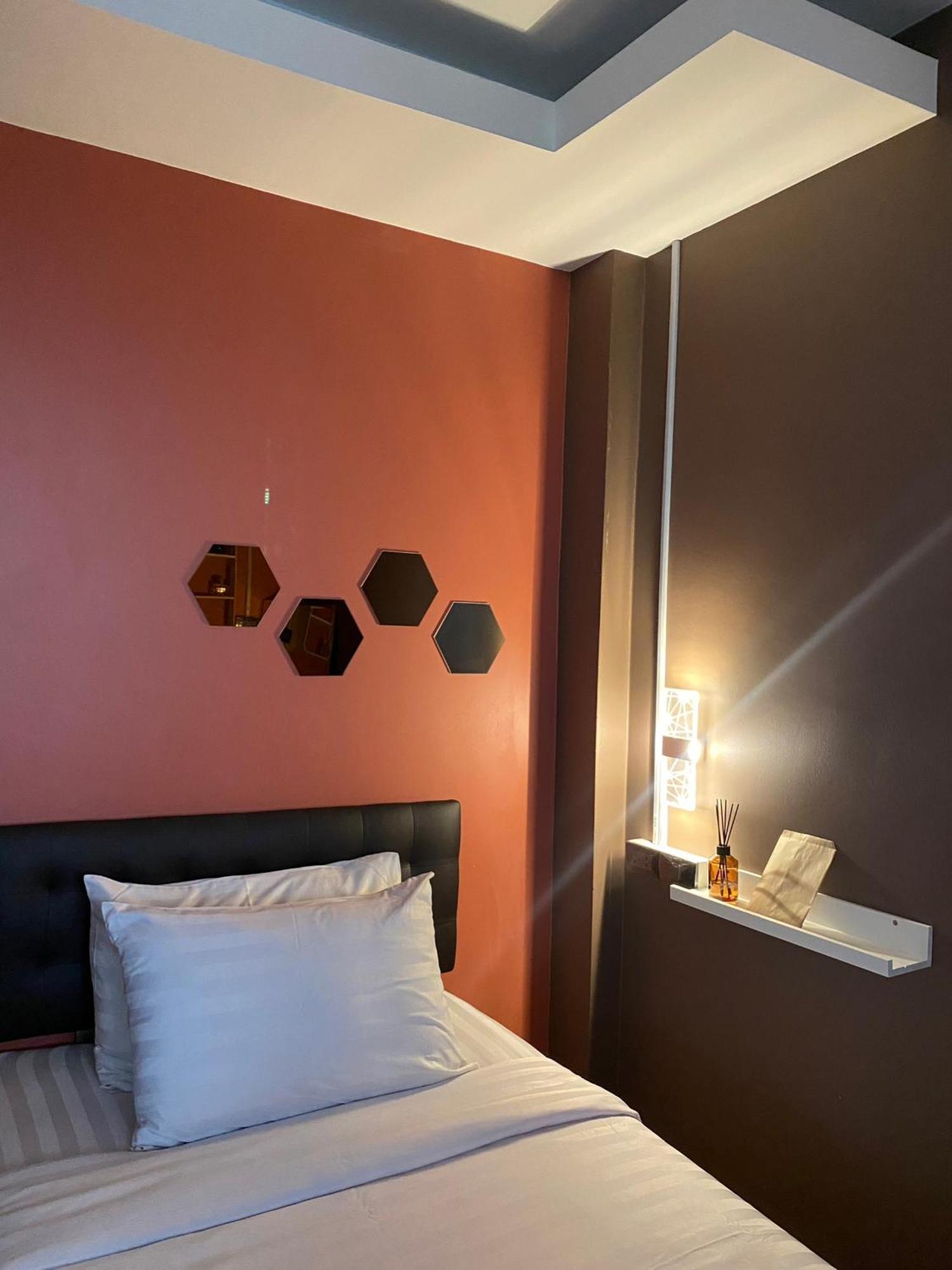 Varietyd-Dayhostel Huahin Bagian luar foto